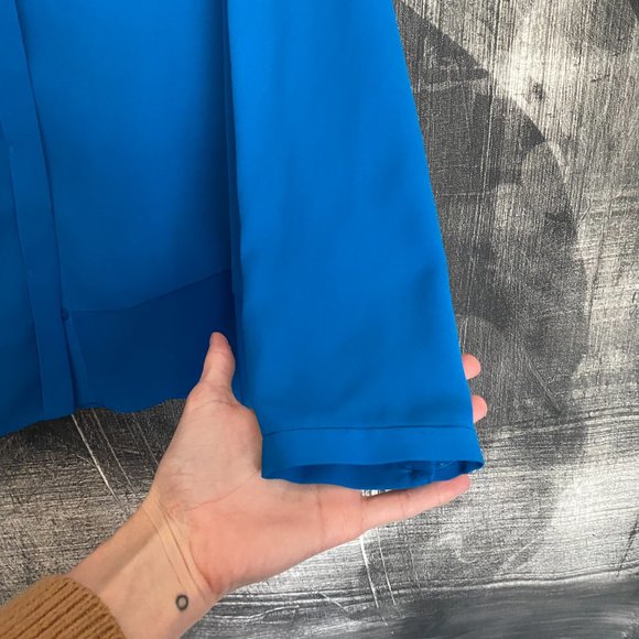 T Tahari | Blue | Button Down | Long Sleeve | Size Medium - Picture 9 of 11